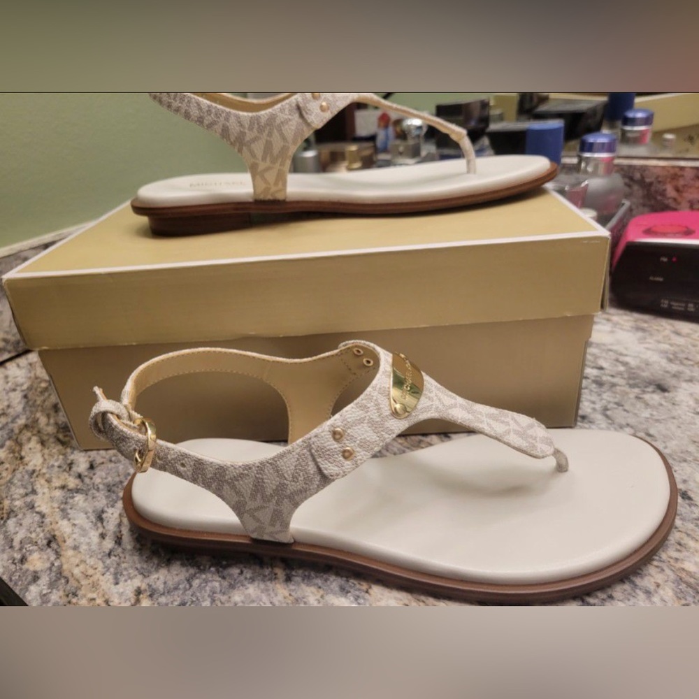 NWOB MICHAEL KORS authentic MK Plate Thong sandal no box - Picture 5 of 12
